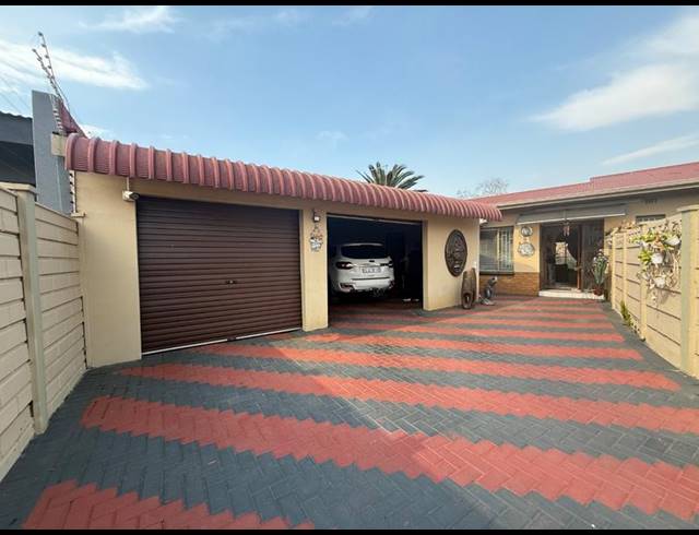 3 BEDROOM HOUSE FOR SALE IN VANDERBIJLPARK CE 4